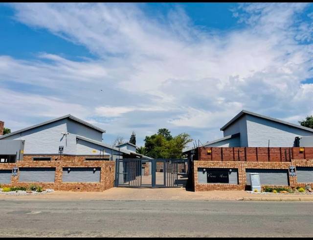 3 BEDROOM CLUSTER FOR SALE IN BRACKENHURST